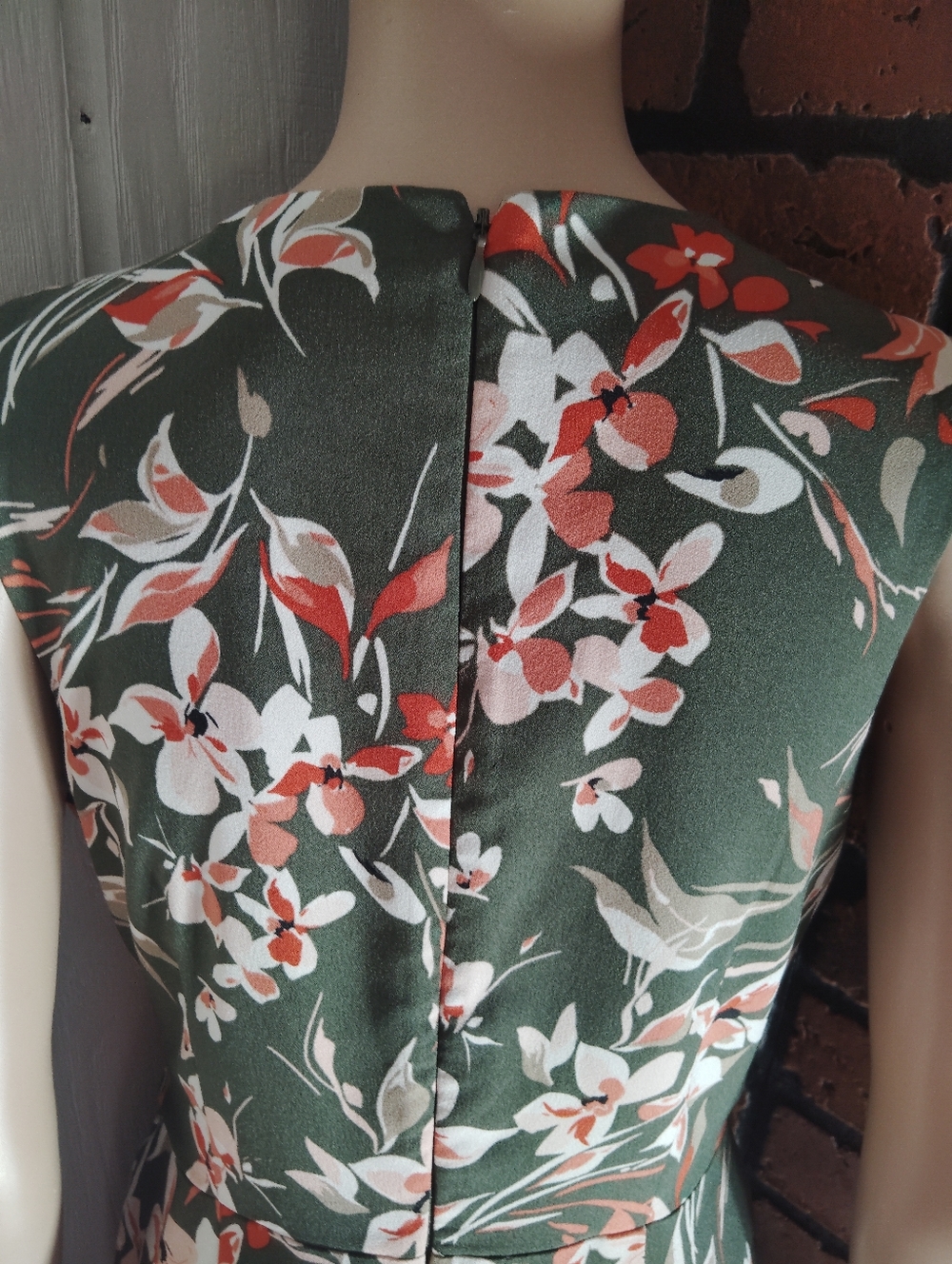 LIKE NEW!! Apt. 9 Dark Green Floral Sleeveless Wide-Leg Jumpsuit. Size 4 - Picture 8 of 11